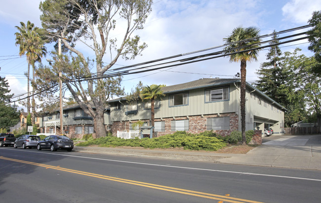 Briarwood Manor in Menlo Park, CA - Building Photo - Building Photo