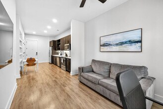 1001 N Himes Ave in Tampa, FL - Building Photo - Building Photo