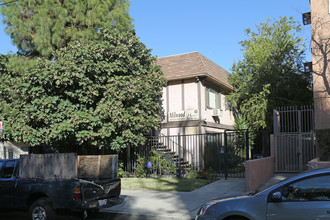 6922 Milwood Ave in Canoga Park, CA - Building Photo - Building Photo