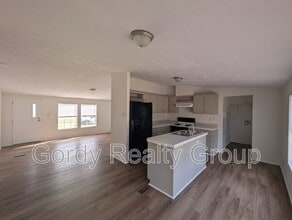 812 Shelby Ave in Alford, FL - Building Photo - Building Photo