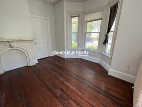 76 Curtis St, Unit 1 in Somerville, MA - Foto de edificio - Building Photo
