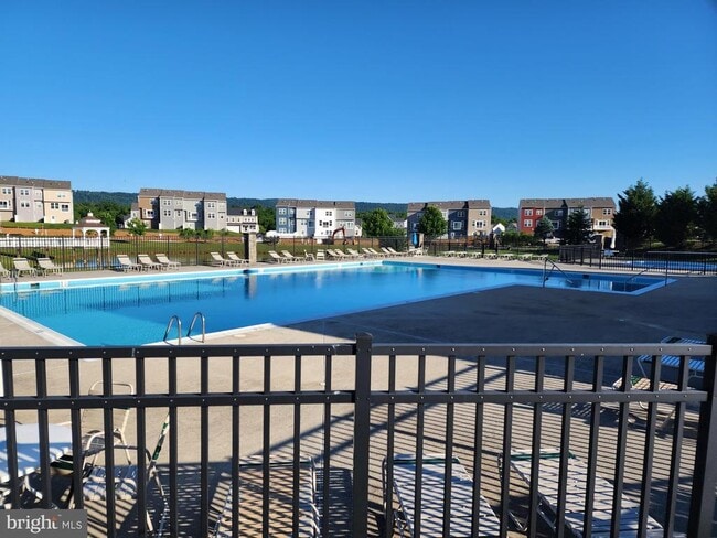 property at 437 Hillsdale Pl