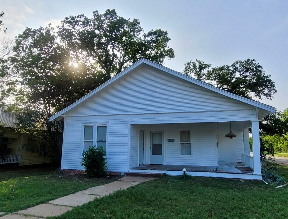 1601 Avenue B in Brownwood, TX - Foto de edificio