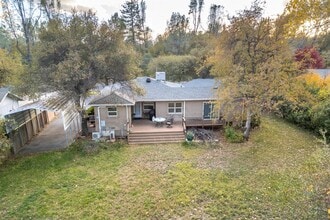 3274 Quartz Hill Rd in Redding, CA - Building Photo - Building Photo