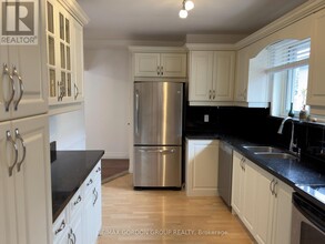 111 Bayview Pkwy in Newmarket, ON - Building Photo - Building Photo