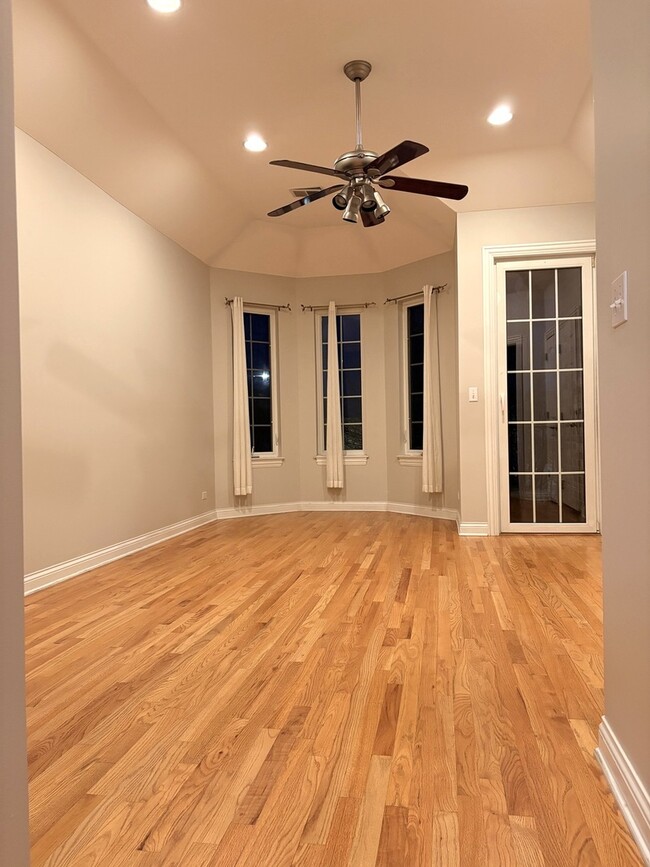 5924 N Milwaukee Ave in Chicago, IL - Building Photo - Building Photo