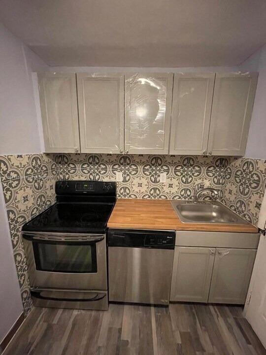 23 SE 12th St in Dania Beach, FL - Building Photo