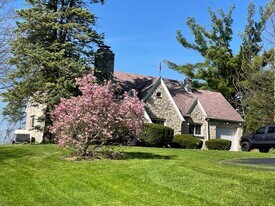 4490 Kemp Rd in Dayton, OH - Building Photo