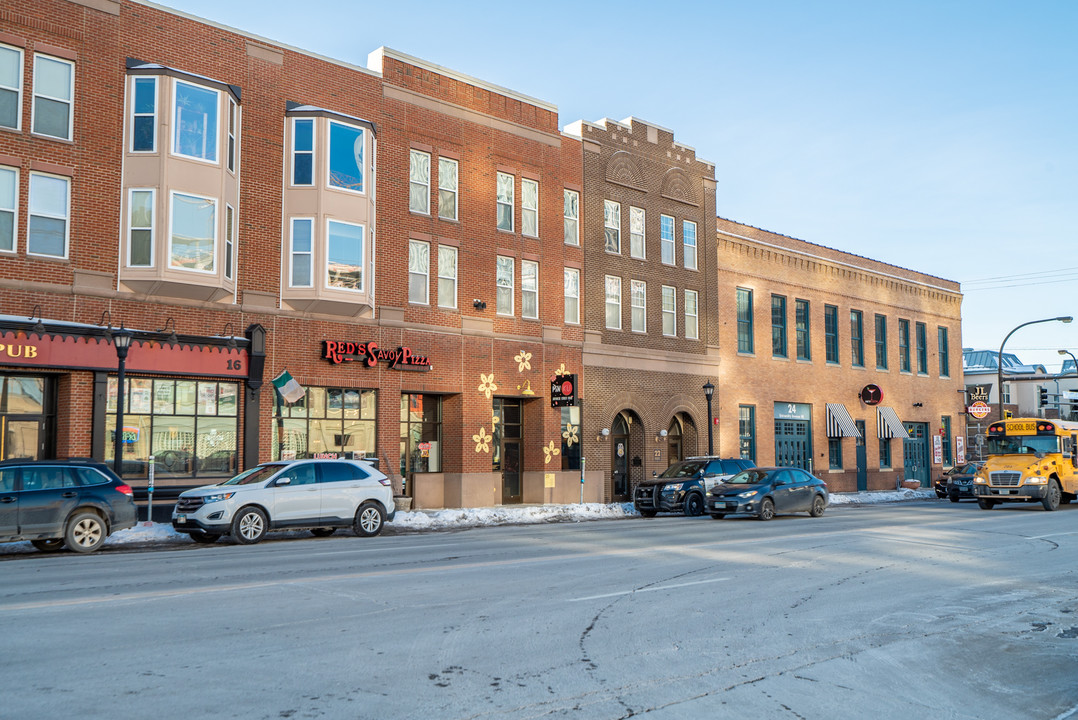 Neon Flats Apartments | NEWLY RENOVATED! in Minneapolis, MN - Foto de edificio