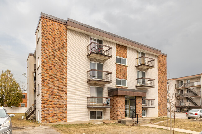 313 Cartier Boul O in Laval, QC - Building Photo - Primary Photo
