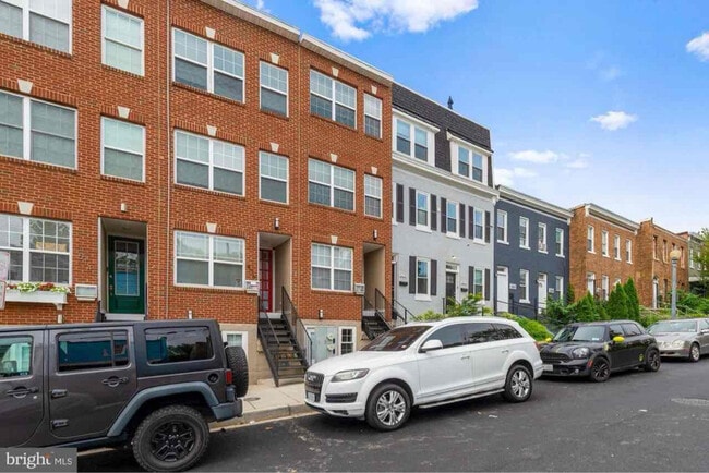 property at 518 Hobart Pl NW
