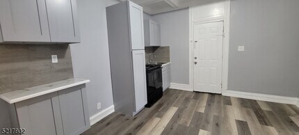 787 S 17th St-Unit -2F in Newark, NJ - Building Photo - Building Photo