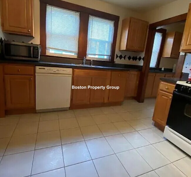 178 Calumet St, Unit 1 in Boston, MA - Building Photo - Building Photo