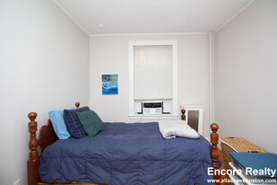 1079 Beacon St, Unit c4 in Brookline, MA - Foto de edificio - Building Photo