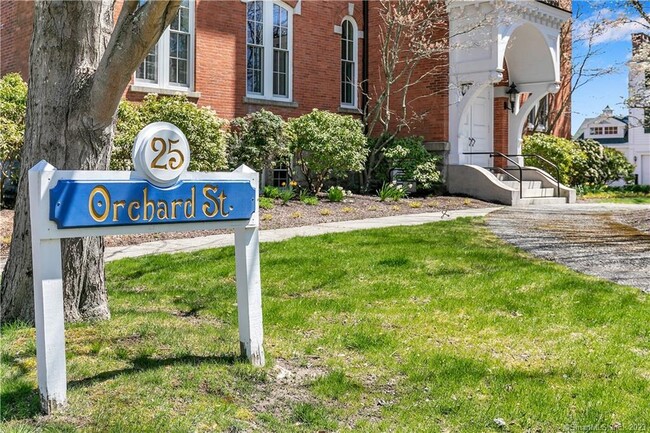 25 Orchard St in Stonington, CT - Building Photo - Building Photo