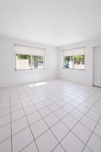 623 NE 2nd St in Hallandale Beach, FL - Building Photo - Building Photo