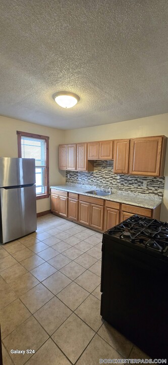 125 Capen St in Boston, MA - Building Photo