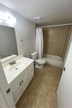 9686 Fontainebleau Blvd in Miami, FL - Building Photo - Building Photo