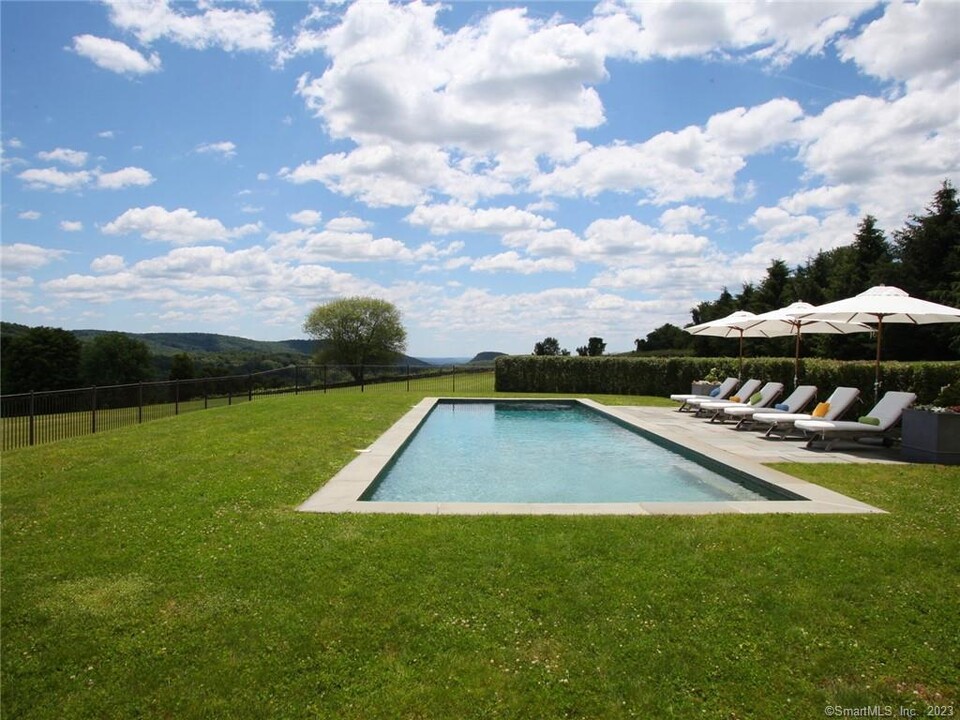 141 Geer Mountain Rd in Kent, CT - Foto de edificio