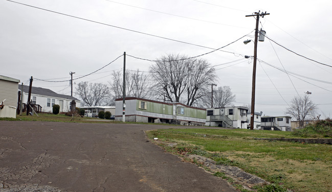 7634 Clinton Hwy in Powell, TN - Building Photo - Building Photo