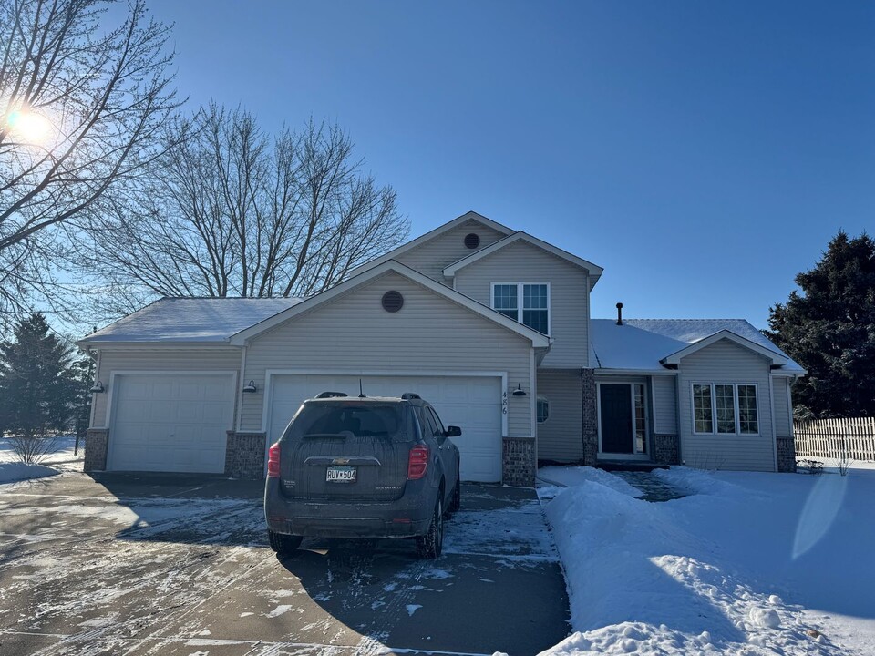 486 Tuttle Dr in Hastings, MN - Building Photo