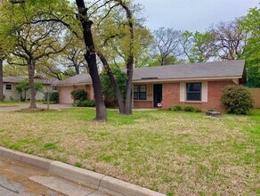 7117 Robinhood Ln in Fort Worth, TX - Building Photo - Building Photo