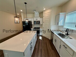 6615 Glacier Bay St in Bakersfield, CA - Building Photo - Building Photo