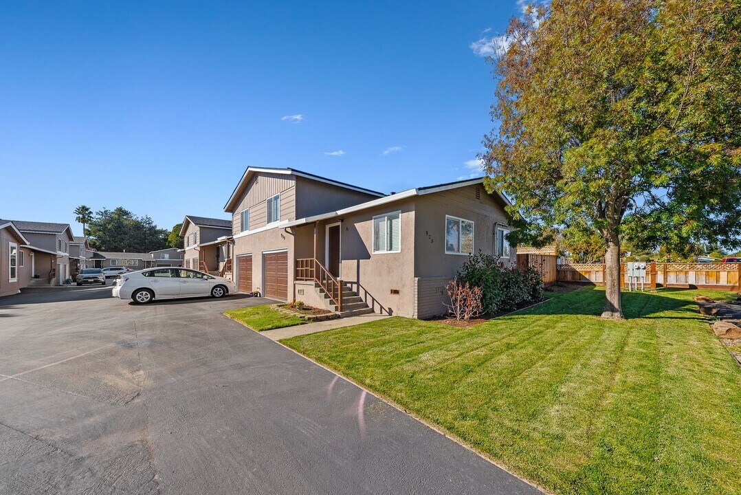 907 35th Ave in Santa Cruz, CA - Building Photo