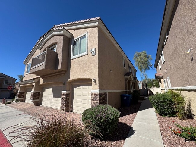 1069 Thrill Ct in Henderson, NV - Building Photo - Building Photo