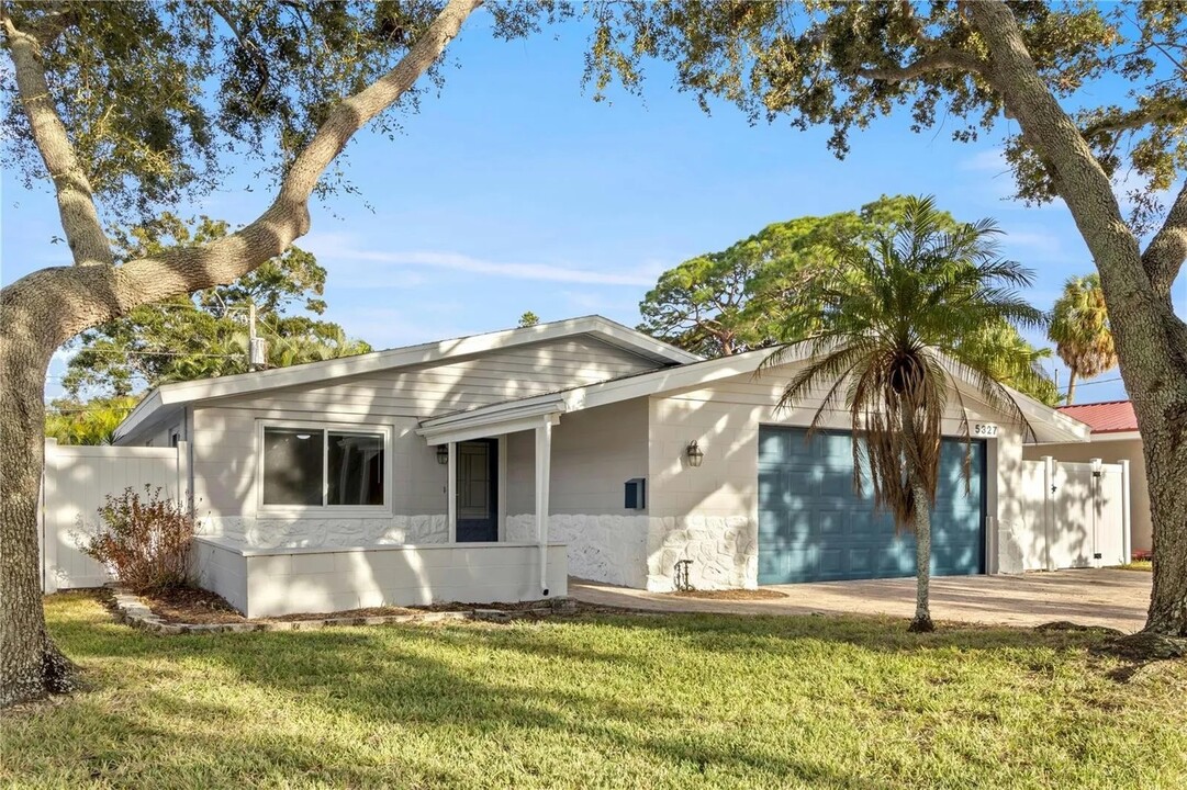 5327 Denver St NE in St. Petersburg, FL - Building Photo