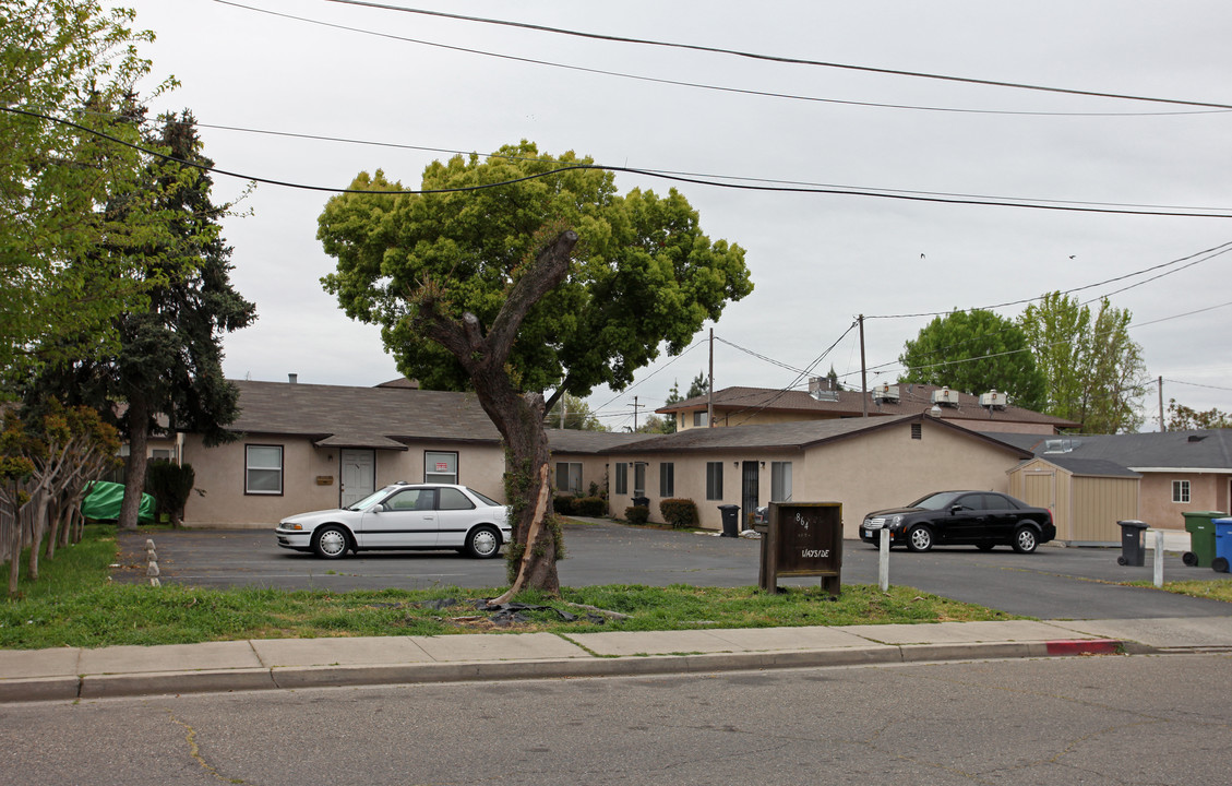 864 Wayside Dr in Turlock, CA - Building Photo