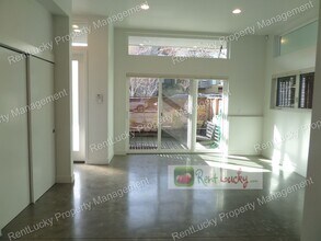 4214 Fremont Ave N in Seattle, WA - Building Photo - Building Photo