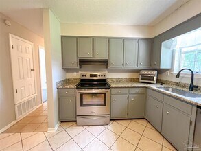 2819 Godwin Ln in Pensacola, FL - Building Photo - Building Photo