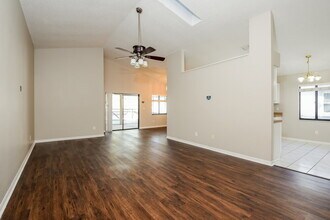 1048 Vernon Loop in Oviedo, FL - Building Photo - Building Photo
