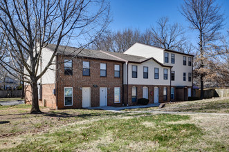 Silver Springs Apartments in Springfield, MO - Building Photo - Building Photo