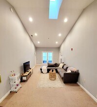 100 Campus Walk Trl in Elon, NC - Foto de edificio - Building Photo