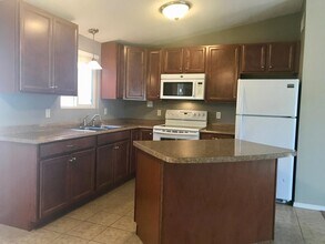 1415 Willow Dr in Milan, NM - Foto de edificio - Building Photo