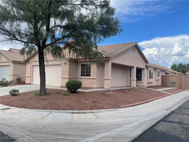 2014 Sandy Point Ct in North Las Vegas, NV - Building Photo - Building Photo