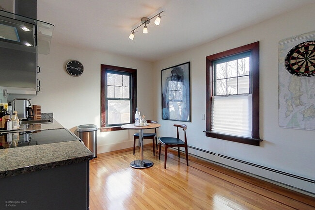 90 Bliss Rd, Unit 2 in Newport, RI - Foto de edificio - Building Photo