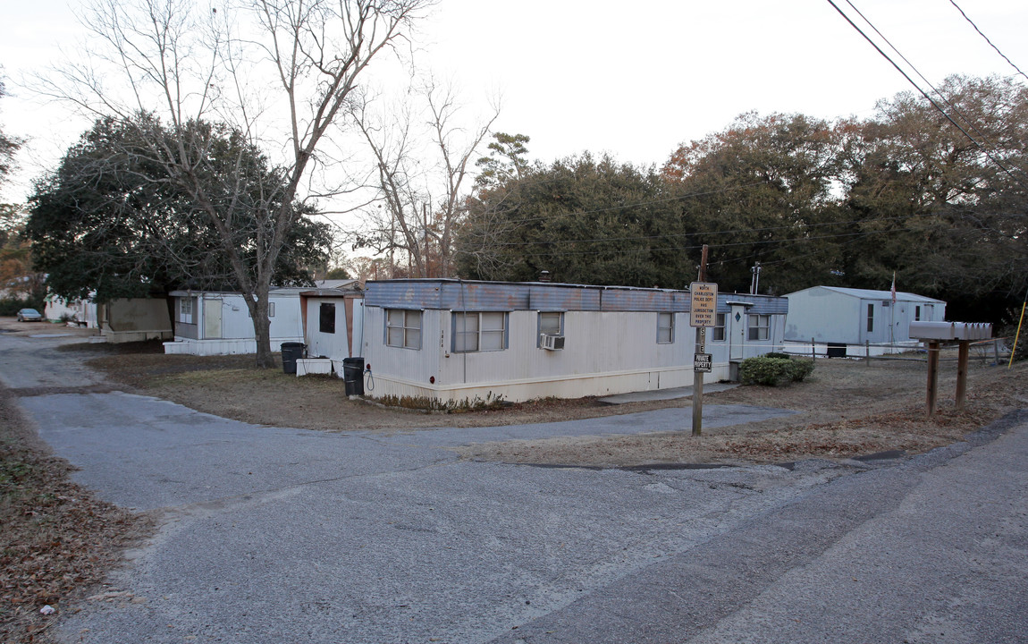 1824 Shelton St in North Charleston, SC - Foto de edificio