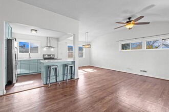 2905 Creekwood Rd in Norfolk, VA - Building Photo - Building Photo