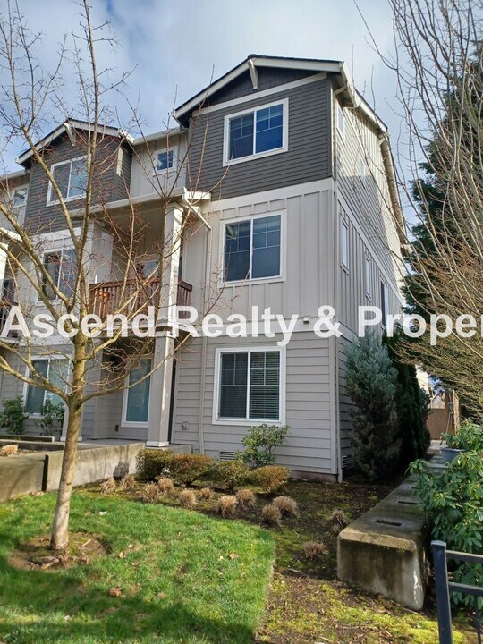 3156 SE Brookwood Av in Hillsboro, OR - Building Photo
