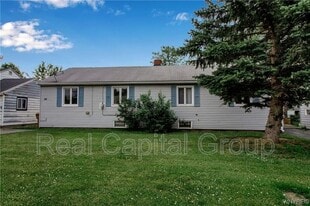 27 Kingswood Dr in Cheektowaga, NY - Building Photo