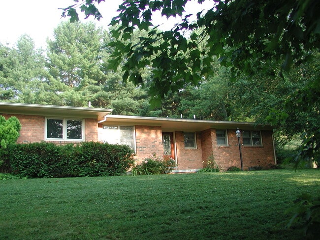 148 Cherry Hill Ln in Newport, VA - Foto de edificio - Building Photo