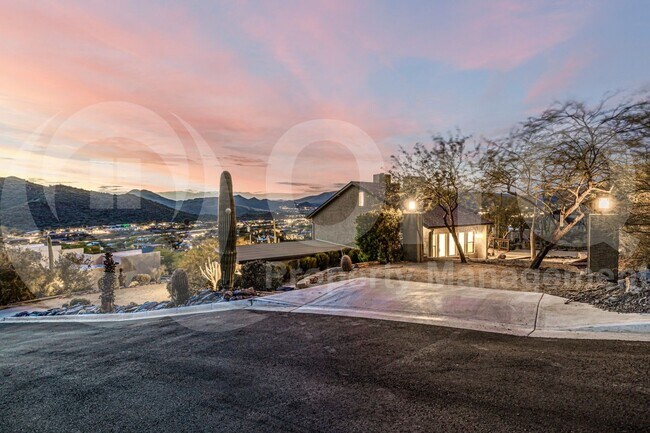 6050 E Tally Ho Dr in Cave Creek, AZ - Building Photo - Building Photo