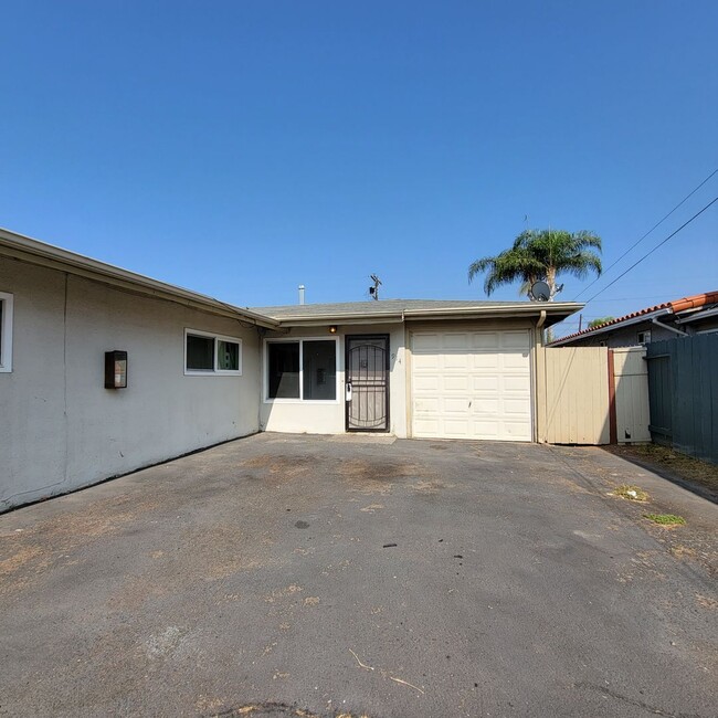 910-914 Emory St in Imperial Beach, CA - Foto de edificio - Building Photo