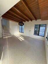 525 Beacom Blvd in Miami, FL - Building Photo - Building Photo