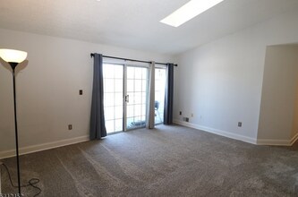 1714 Breckenridge Dr in Branchburg, NJ - Building Photo - Building Photo