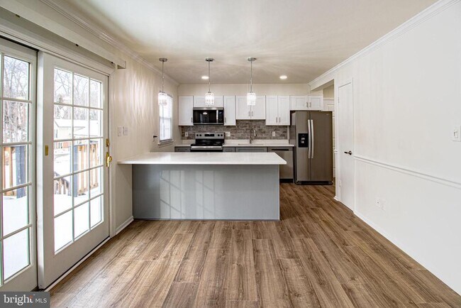 7885 Godolphin Dr in Springfield, VA - Building Photo - Building Photo