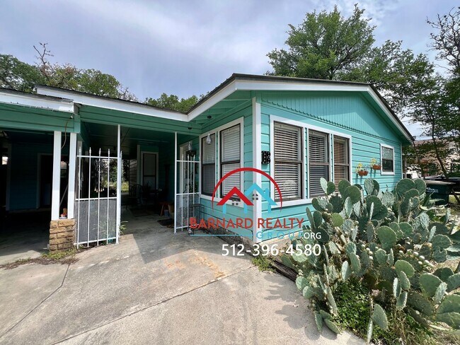 property at 1011 W Bluebonnet Dr